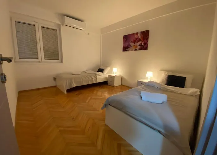Fia House Hrom