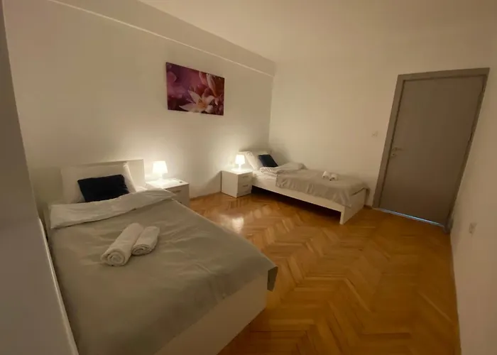 Fia House Hrom