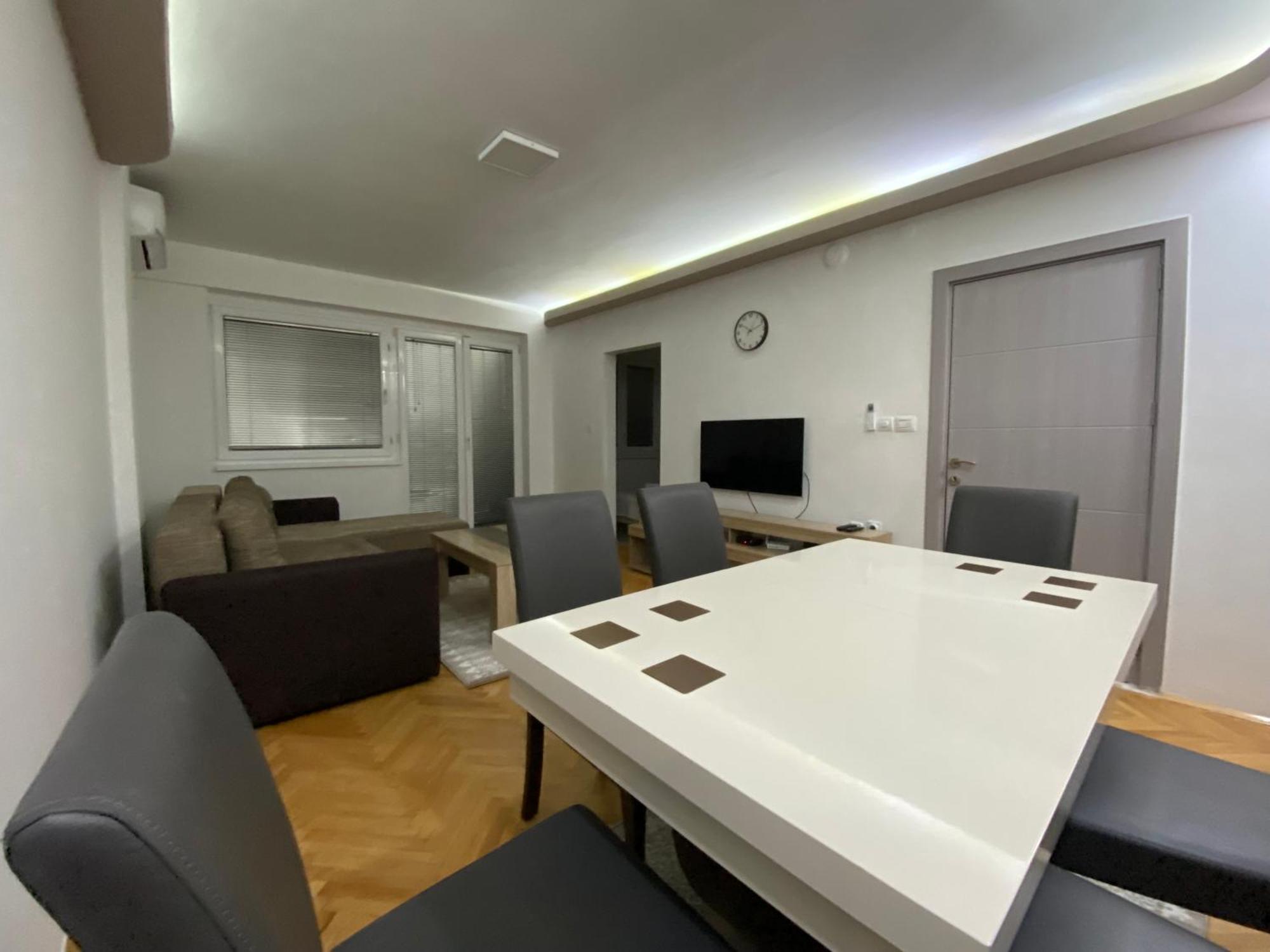 Fia House Hrom